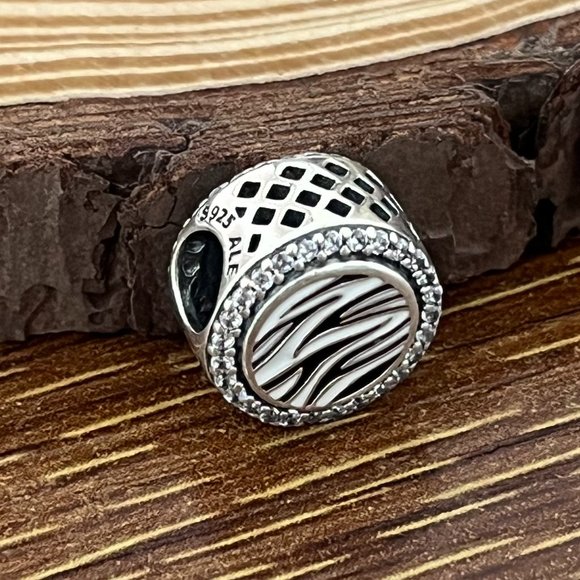 Pandora Black Zebra-Stripe Bead Charm - Picture 4 of 6